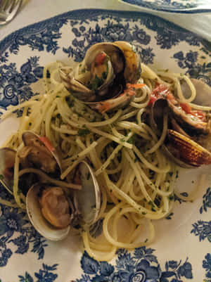 Spaghetti Alla Vongole On Floral Plate Wallpaper