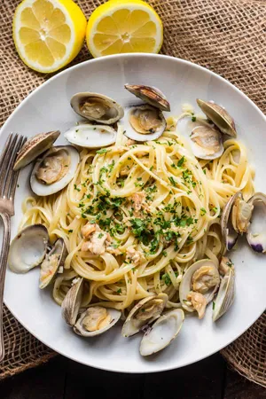 Spaghetti Alla Vongole Pasta With Lemon Wallpaper