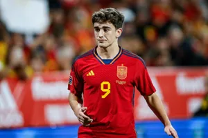 Spanish Footballerin Red Kit Number9 Wallpaper