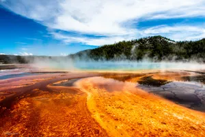 Spectacular Geysers Erupting At Yellowstone National Park Wallpaper