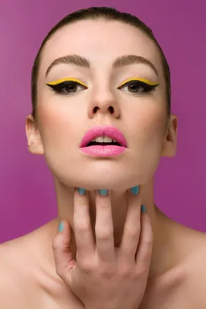 Spring Makeup: Fresh And Vibrant Look Wallpaper