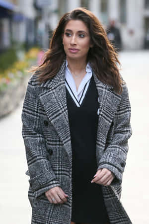 Stacey Solomon Casual Street Style Wallpaper