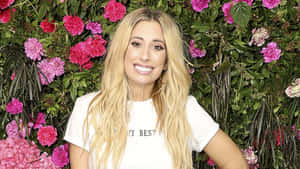 Stacey Solomon Floral Backdrop Smile Wallpaper