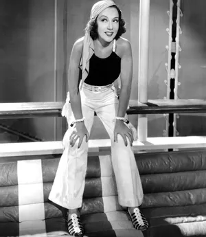 Stage Star Ethel Merman Chic Style Wallpaper