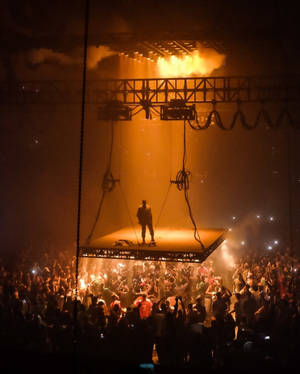 Standing Platform Kanye West Saint Pablo Wallpaper