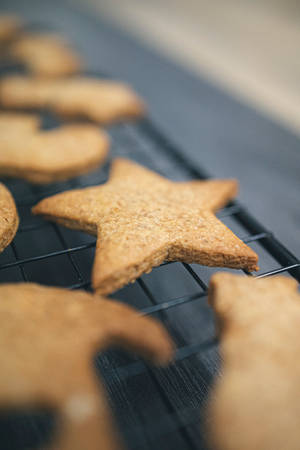 Star Shaped Gingerbread Wallpaper