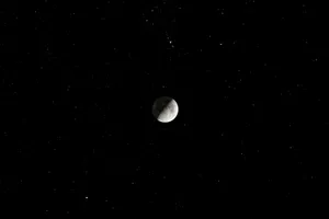 Starry_ Night_with_ Crescent_ Moon Wallpaper