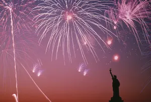 Statueof Liberty Fireworks Celebration Wallpaper