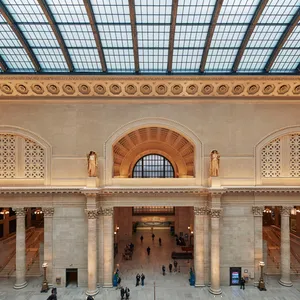 Statues Inside Union Station Wallpaper
