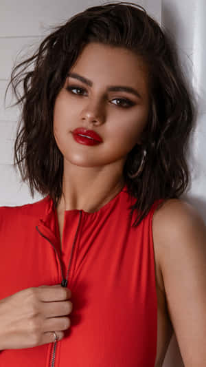 Stay Connected To Your Favorite Artist With Selena Gomez On Your Iphone! Wallpaper