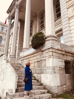 Stay Warm And Stylish In A Navy Blue Coat