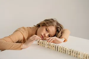 Steadying Dominos Wallpaper