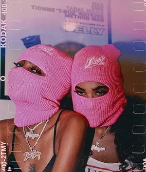 Step Back In Time With 90's Baddie Vintage Vibes Wallpaper