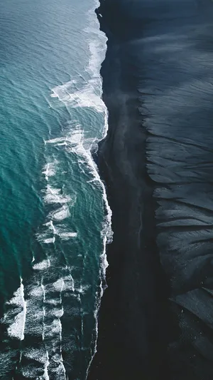 Step Onto Black Sand Beach For A Relaxing Hawaiian Getaway Wallpaper