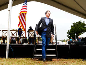 Steve Bullock Walking Down Stage Wallpaper