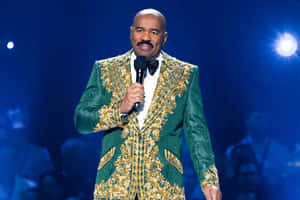 Steve Harvey Hosting In Green And Gold Suit Wallpaper