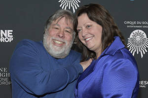 Steve Wozniak And His Wife Janet Hill Posing Together Wallpaper