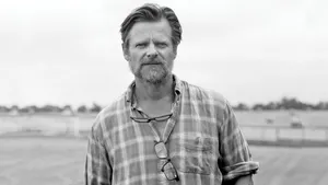 Steve Zahn In A Casual Pose Wallpaper