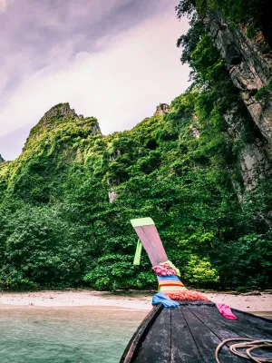 Stranded Boat In Tropical Island Wallpaper