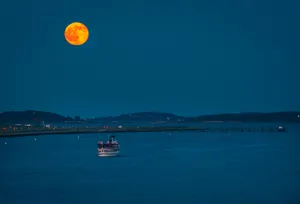 Strawberry Moon Over Water2019 Wallpaper