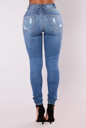 Streamlined Yet Timeless - The Perfect Embodiment Of Classic Denim Blue Wallpaper