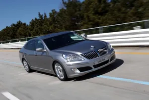 Striking Hyundai Equus In A Stunning Landscape Wallpaper