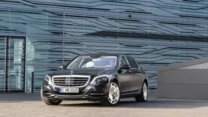 Striking Maybach Luxury Sedan Wallpaper