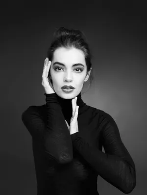 Striking Monochrome Fashion Statement Wallpaper