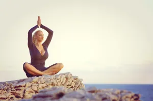 Student Studying At A Desk With Headphones On Wallpaper