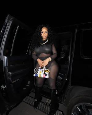 Stunna Girl Posingwith Luxury Carat Night Wallpaper