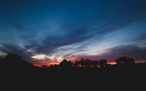 Stunning 4k Hdmi Cable Connection Wallpaper