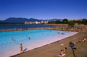 Stunning Beach Swimming Pool Overlooking The Ocean Wallpaper