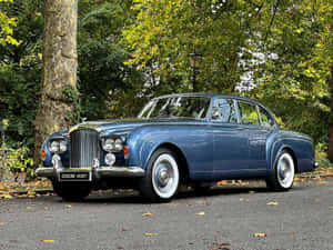 Stunning Bentley S3 Gleaming Under The Sun Wallpaper