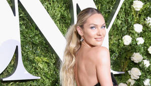 Stunning Candice Swanepoel At The Tony Awards Wallpaper