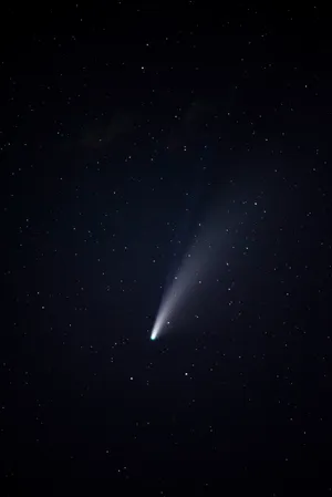 Stunning Comet In Night Sky Wallpaper
