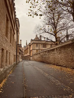 Stunning Courtyard View Of Oxford University Wallpaper