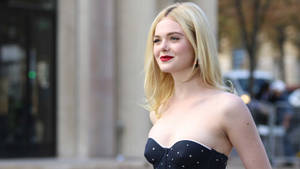 Stunning Elle Fanning Wallpaper