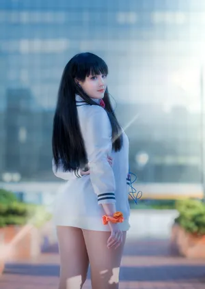 Stunning Gaming Cosplay Character In Action Wallpaper