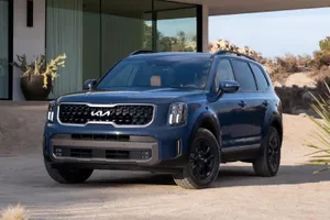 Stunning Kia Telluride On A Majestic Mountain Road Wallpaper