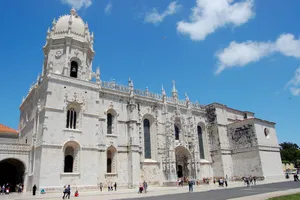 Stunning Left-angle Capture Of Mosteiro Dos Jeronimos, Lisbon Wallpaper