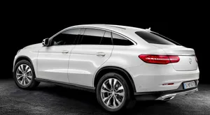 Stunning Mercedes Benz Gle-class In Motion Wallpaper