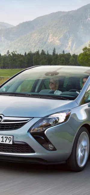 Stunning Opel Zafira On The Road Wallpaper