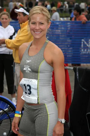 Stunning Portrait Of Brittany Daniel Wallpaper