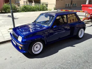 Stunning Renault 5 Turbo In Action Wallpaper