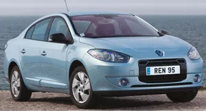 Stunning Renault Fluence Parked In An Urban Setting Wallpaper