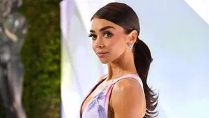 Stunning Sarah Hyland Portrait Wallpaper