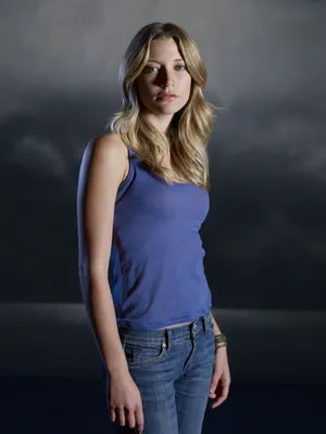 Stunning Sarah Roemer Posing Elegantly Wallpaper