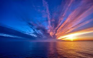 Stunning Sea Horizon Wallpaper