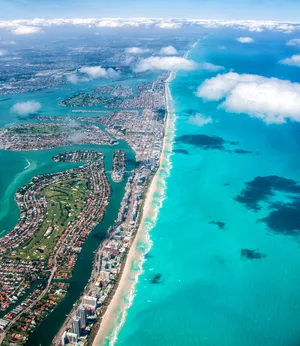 Stunning Skyline View Of Beautiful City At Dusk Wallpaper