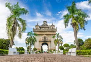 Stunning Wide Shot Of The Majestic Patuxai Monument In Vientiane, Laos Wallpaper